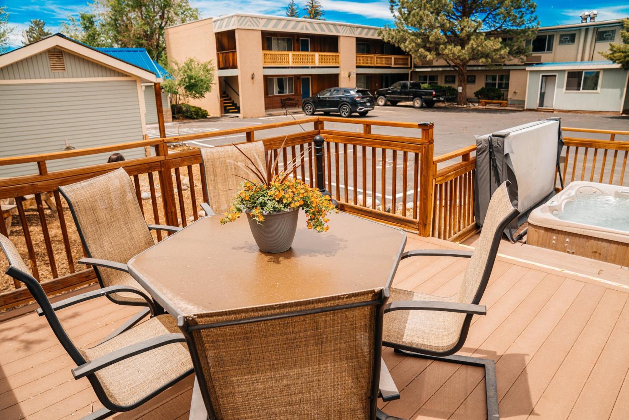 Salida Inn & Monarch Suites Bagian luar foto