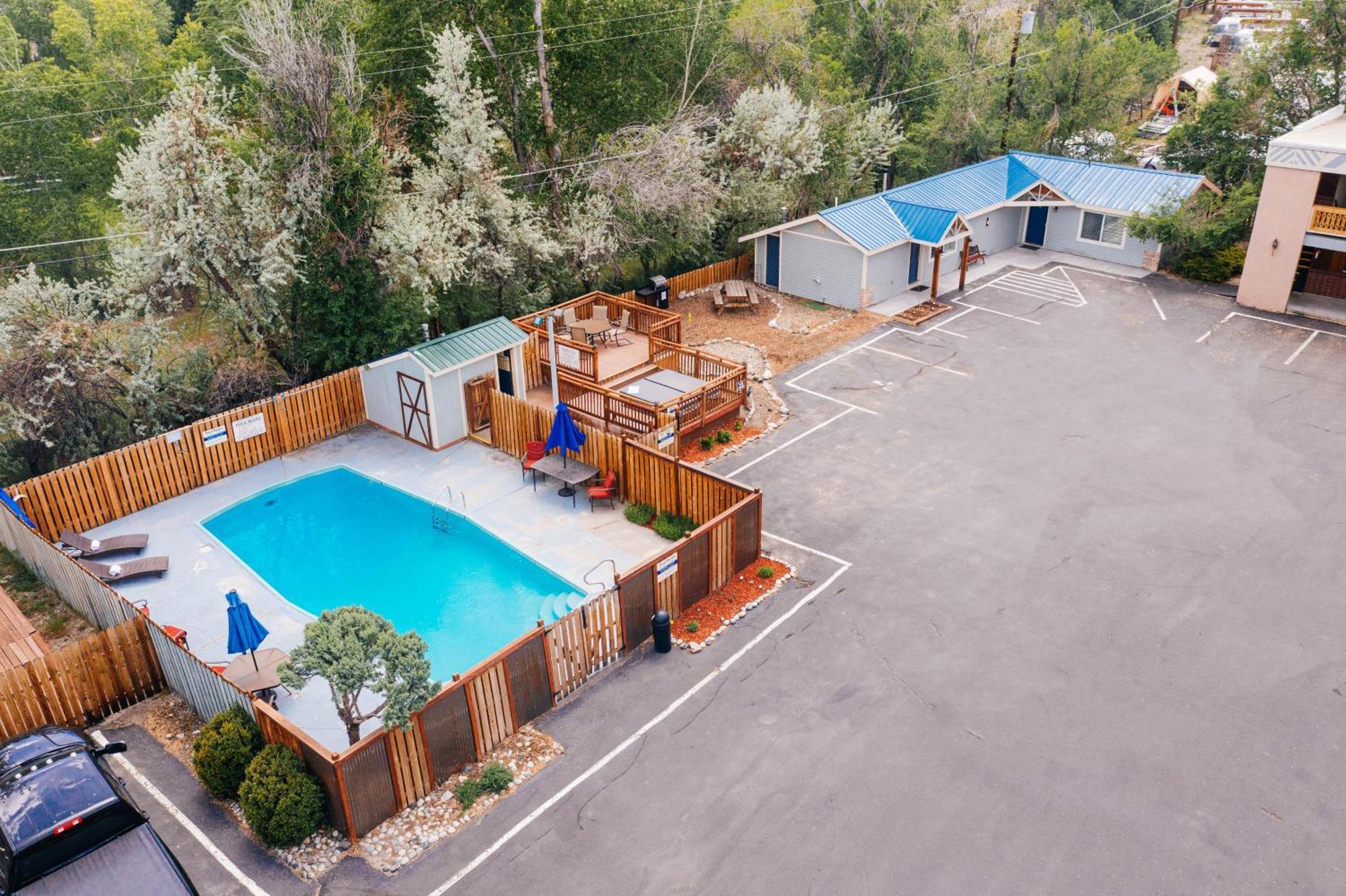 Salida Inn & Monarch Suites Bagian luar foto